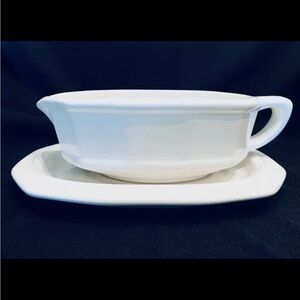 Pfaltzgraff Heritage White Gravy Boat and Underplate USA